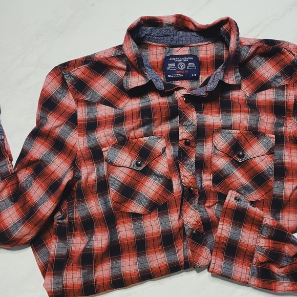 American Eagle Outfitters Other - AMERICAN EAGLE PLAID VINTAGE FIT BUTTON DOWN